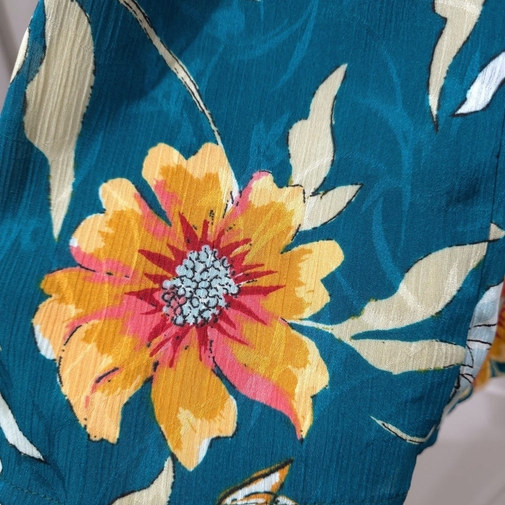 ✨️4/$20. Spring Floral Teal Sleeveless Cami Top, Lace Detail, Back Button Detail - Picture 15 of 16